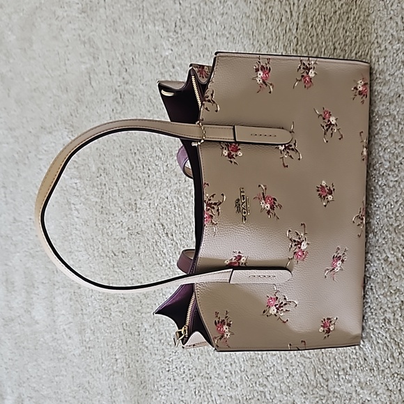 NWOT Coach Charlie Carryall in pebbled leather - Picture 3 of 5